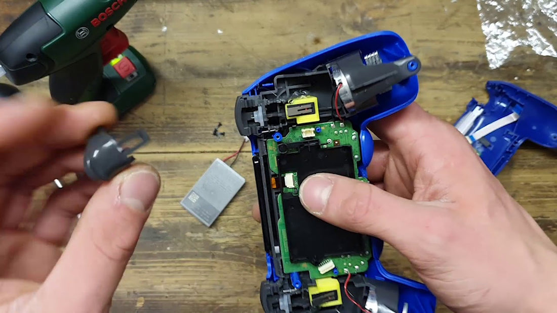 PS4 Controller JDM-050 mit eingebauten Smart Triggern und Werkzeug