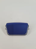 Blaues PS5 Touchpad mit dunklem Rahmen und seitlichen Halteösen