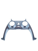 Hellblaues PS5 Mittelstück mit Metallic Oberfläche und Aussparungen für Analogsticks