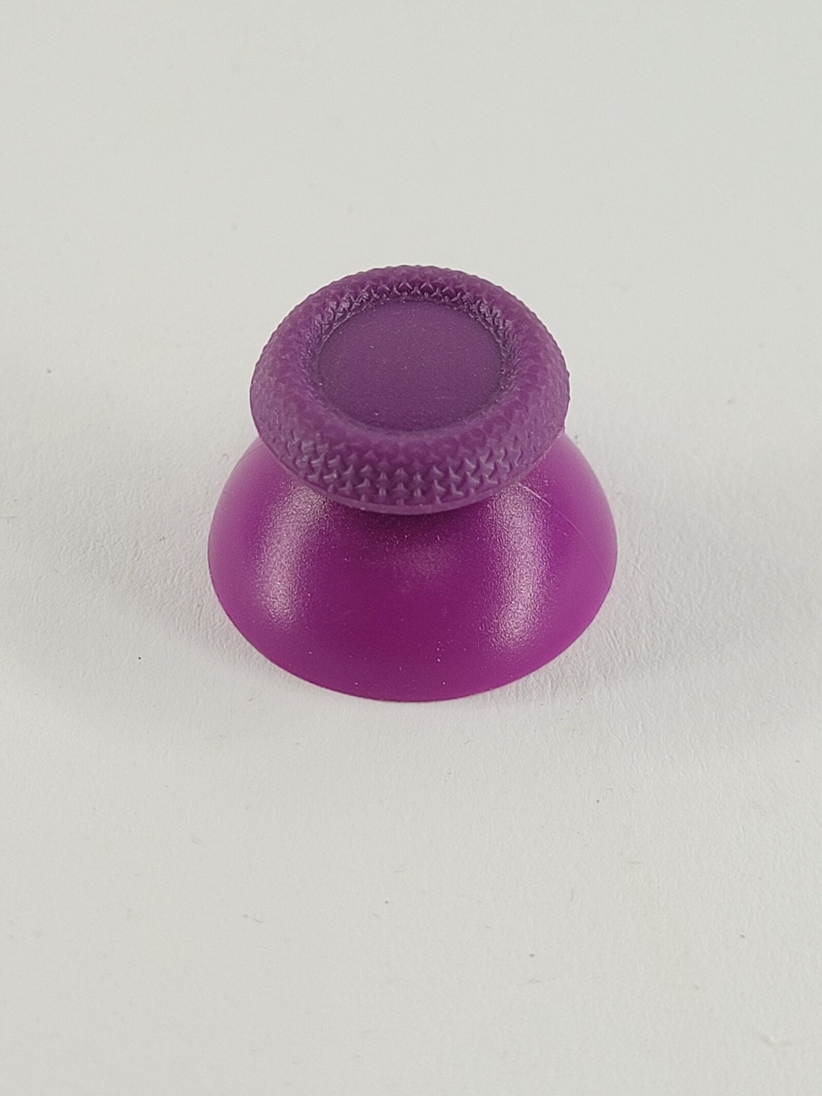 Lila Analogstick Kappe für PS5 Controller mit strukturierter Grifffläche
