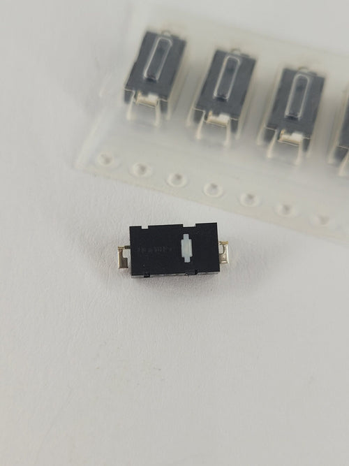 Omron D2LS-11 Microswitch mit schwarzem Gehäuse und hellem Stößel ungelötet