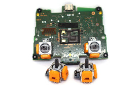 PS5 Hall Effekt Analogsticks auf grüner Controller Platine mit orangefarbenen Basen
