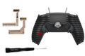 Schwarze PS5 Controller Rückschale mit Grip-Design und zwei montierten Scull V3 Paddles neben Remapper-Platinen und Schraubendreher