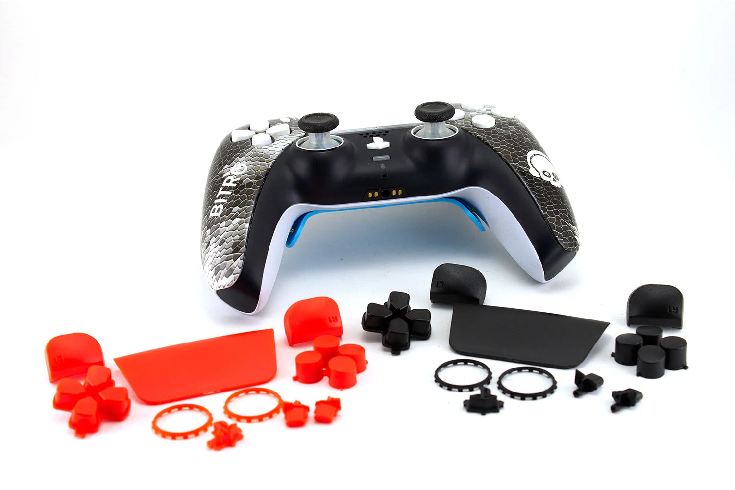 PS5 Tastenset in Rot Weiß und Schwarz mit DualSense Controller im Hintergrund