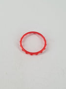 Roter teils transparenter PS5 Analogstick Ring mit kleinen Zähnen am Außenrand