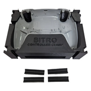Schwarze CNC Fixierung mit eingelegtem PS5 Controller Backcase