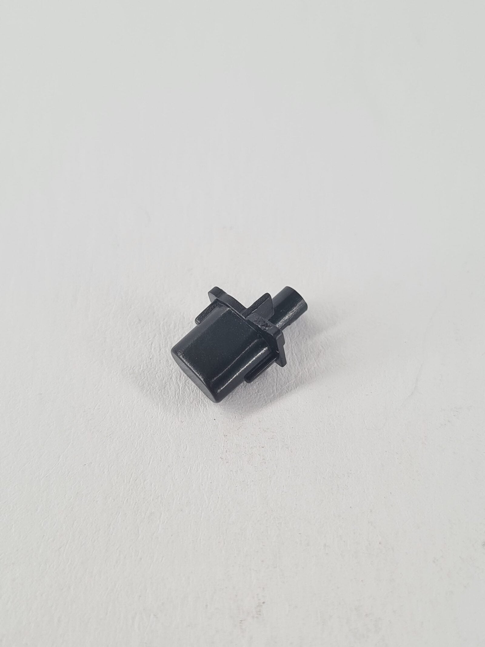 Schwarze originale PS5 Option Taste als Ersatzteil mit seitlichem Betätigungsstift