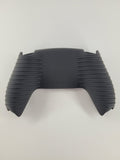 Schwarze PS5 Rückschale mit geriffelter Grip-Struktur und Softtouch-Oberfläche