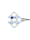 Weiße rautenförmige Leiterplatte mit acht blauen LEDs und angelöteten Kabeln für PS5 Steuerkreuz