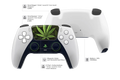 Weißer PS5 Controller mit Cannabis Blatt Design auf dem Touchpad und grünen Akzenten