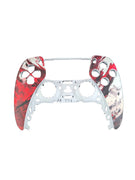 Weißes PS5 Frontgehäuse mit rot-schwarzem Blutspritzer Design auf den Griffseiten