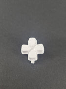Weißes PS5 Steuerkreuz aus Kunststoff mit vier Richtungstasten und Verbindungssteg auf der Unterseite