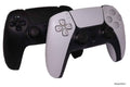 Zwei generalüberholte PS5 Controller in Schwarz und Weiß mit Hallsticks und Paddles