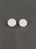 Zwei weiße runde Kunststoffkappen für Metalltaster mit glatter Oberseite und zylindrischem Befestigungsstutzen